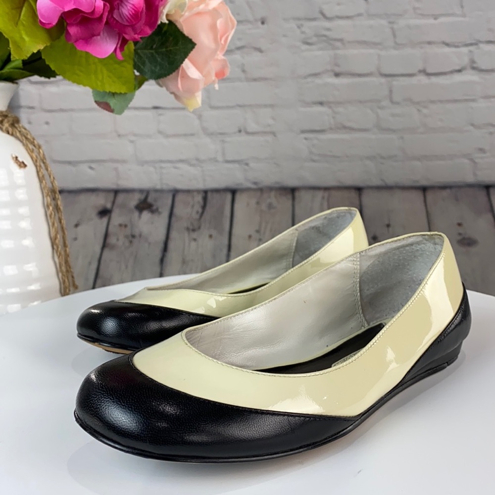 TARYN By Tarynrose Black & Crean Leather Flats